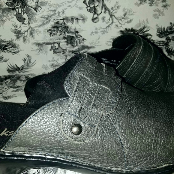 NWOT Clarks Gray Mules - Picture 5 of 8